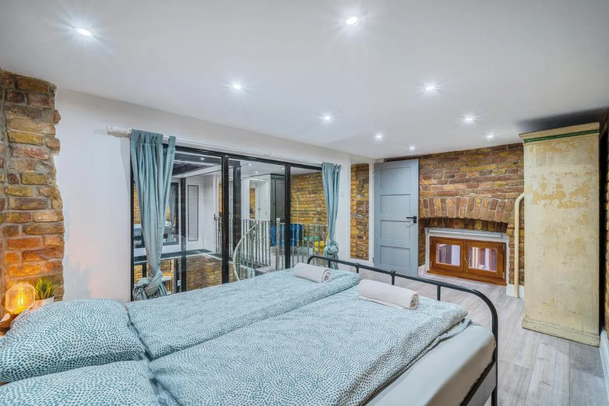 Image 5 of City Center Loft Haven: Modern Elegance