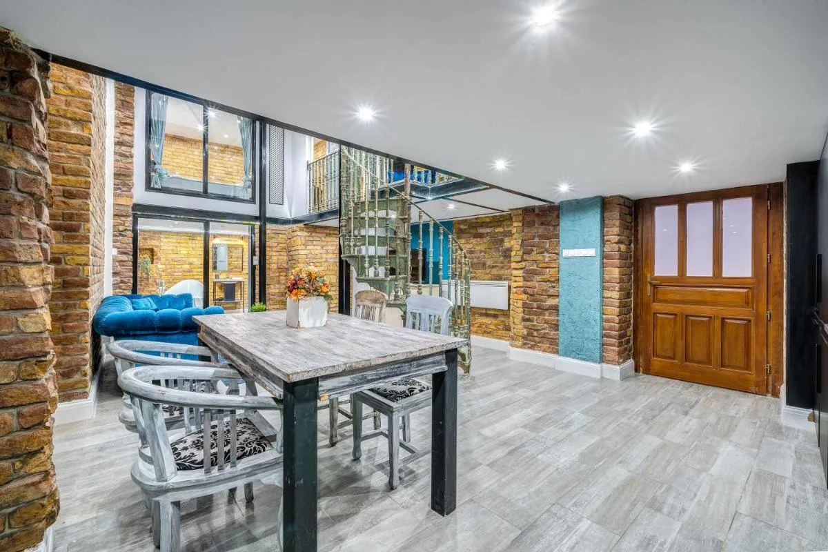 Image 2 of City Center Loft Haven: Modern Elegance