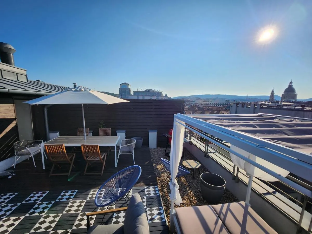 Image 3 of Cloud Apartment Gozsdu Budapest