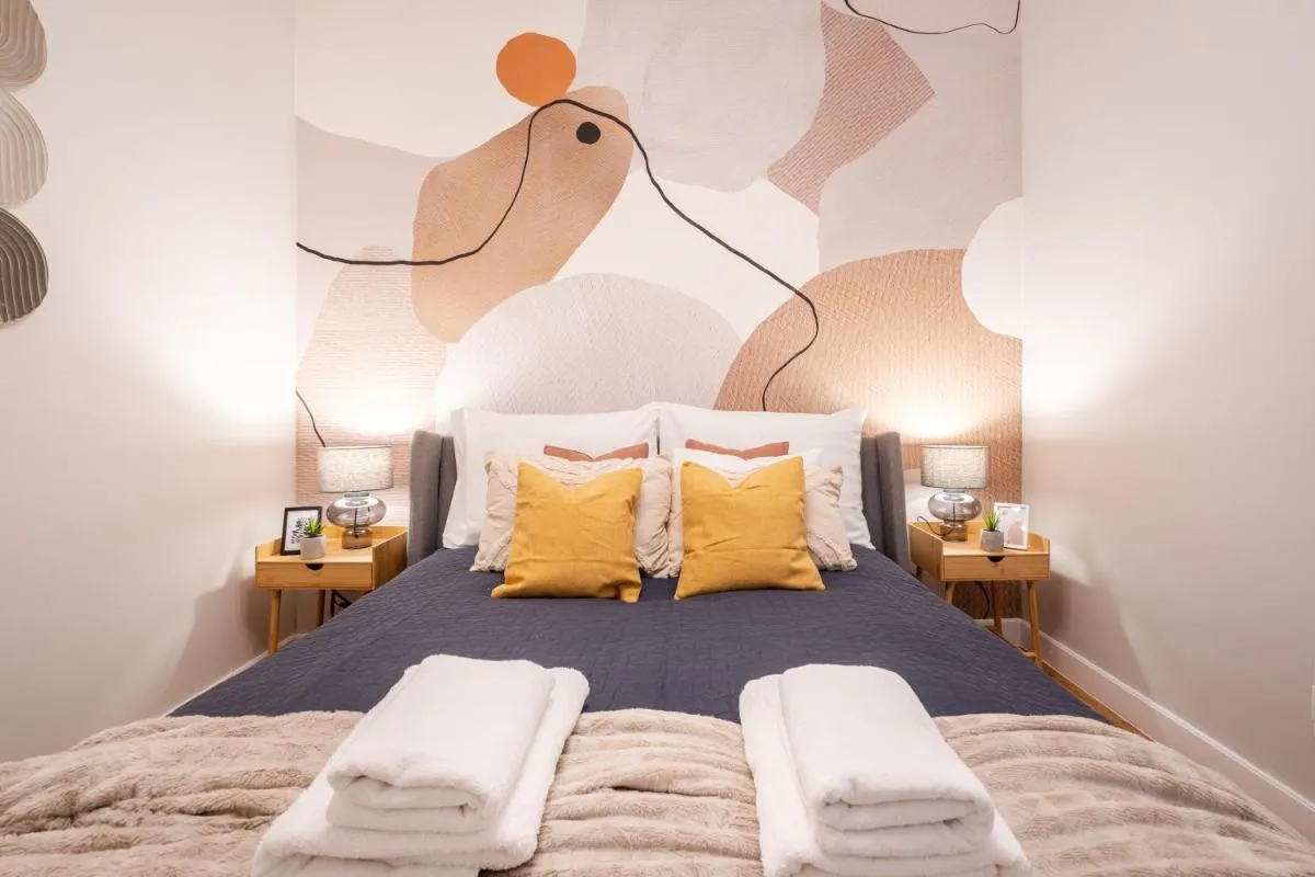 Image 1 of Comfy downtown hideaway with urban touch