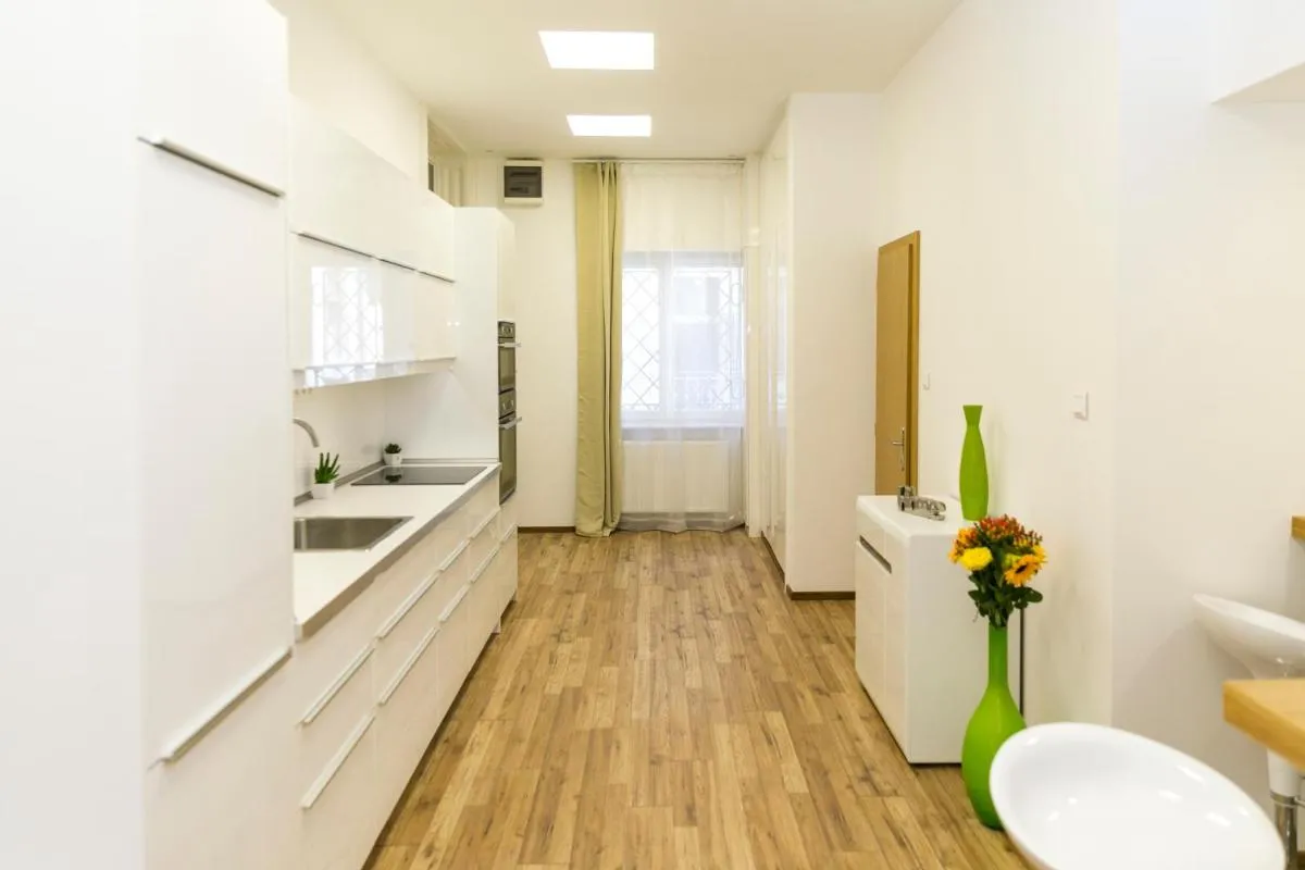 Image 2 of Convenience & Chic by the Basilica