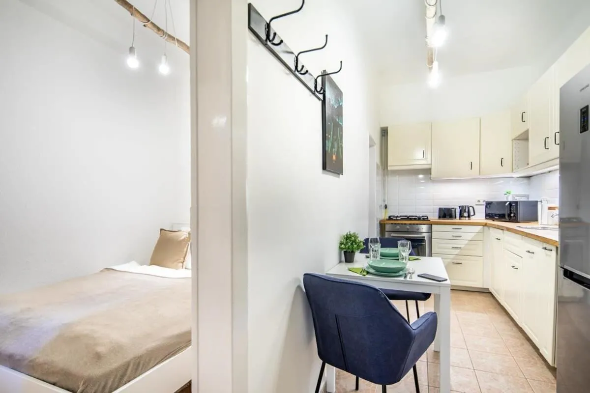Image 3 of Convenient apartment at gastro driven location