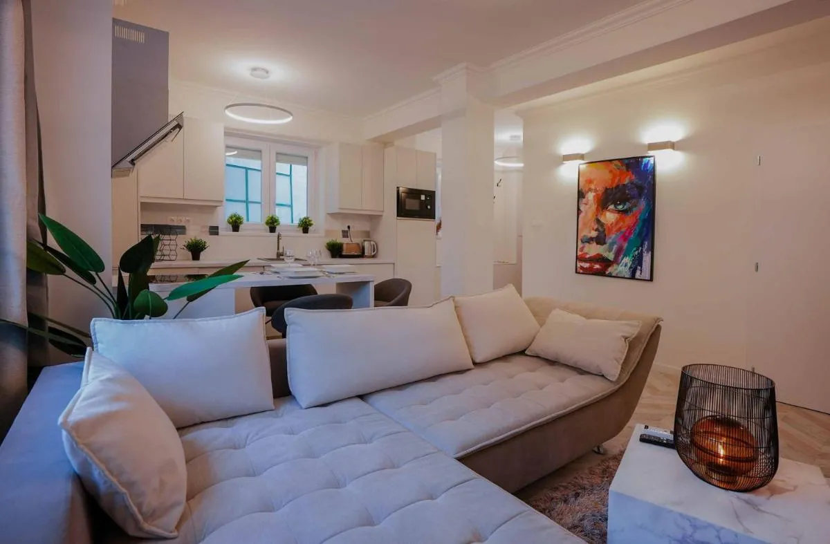 Image 2 of Corvin Avenue Premium Central Apartment