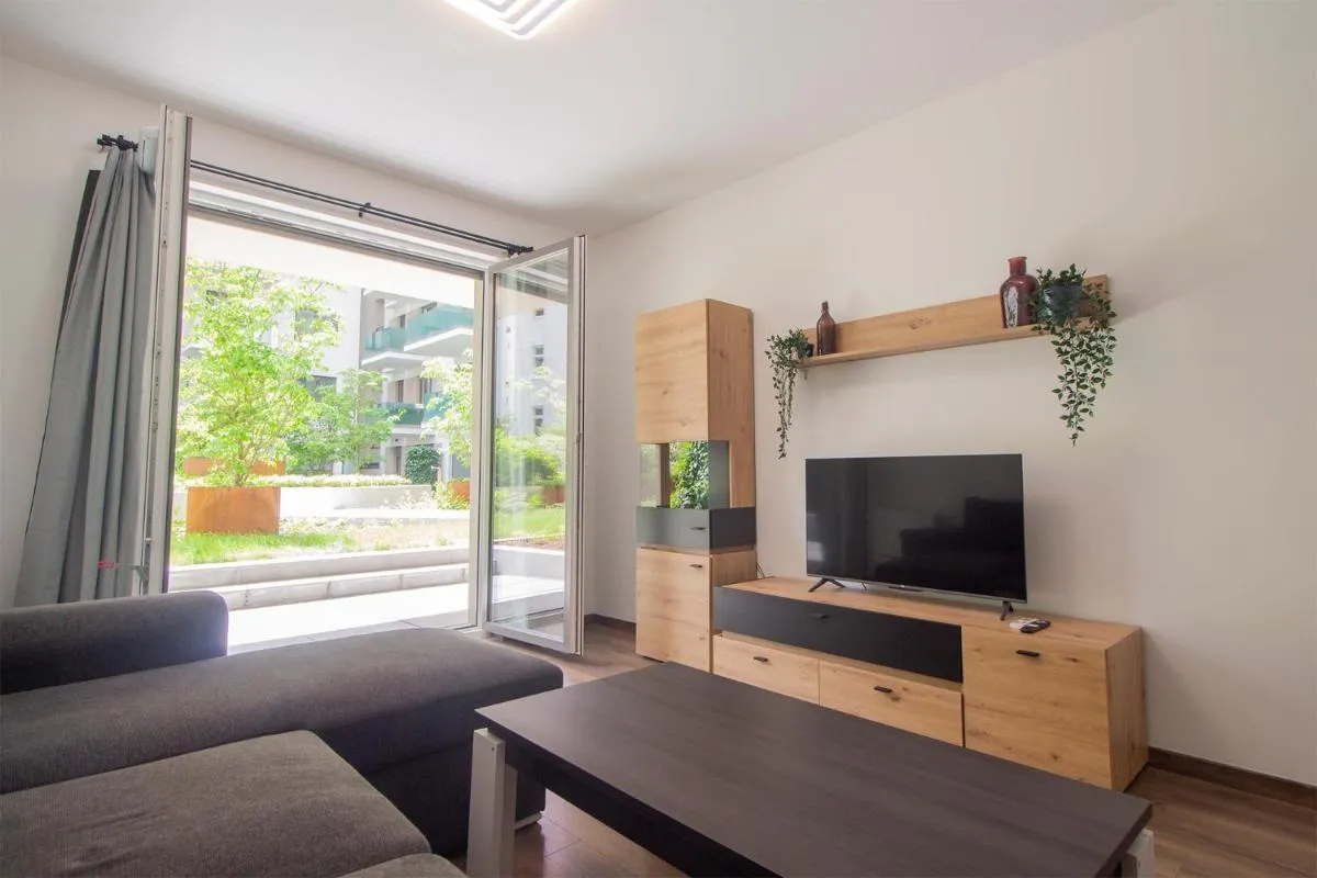 Image 4 of Corvin Modern Two Bedroom Apartment FREE PARKING