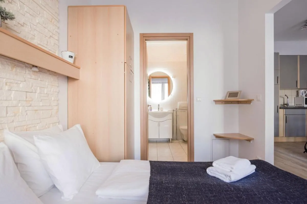 Image 2 of Cozy In the Heart of Budapest with Terrace and Tub