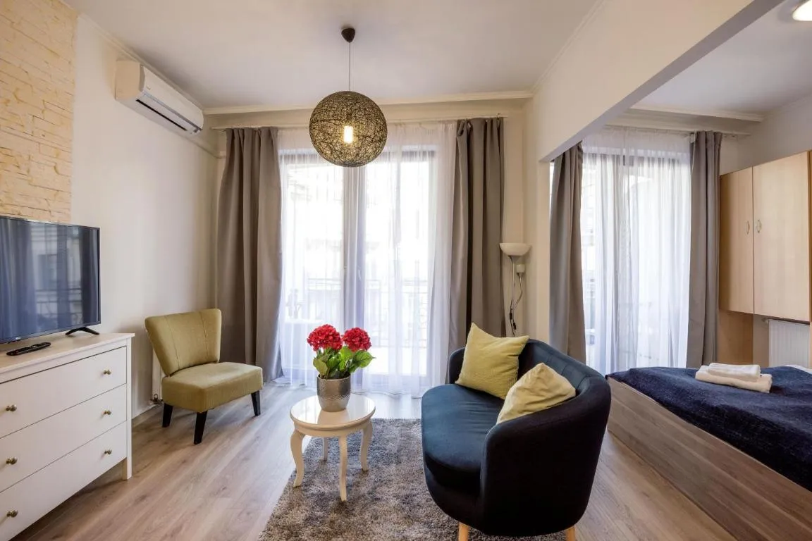 Image of Cozy In the Heart of Budapest with Terrace and Tub