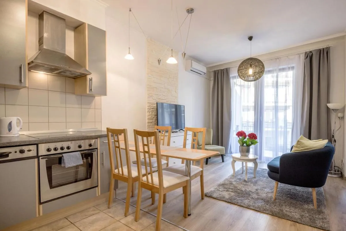 Image 3 of Cozy In the Heart of Budapest with Terrace and Tub