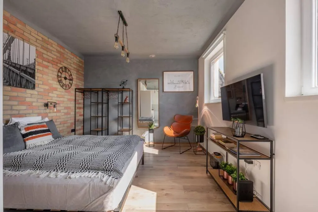 Image 1 of Cozy and Stylish Studio in The Ruin Bar District
