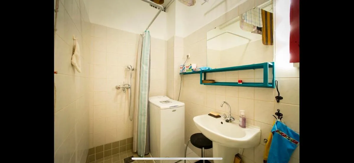 Image 2 of Cozy art flat