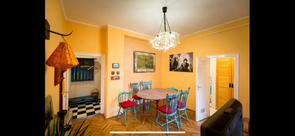 Image 3 of Cozy art flat