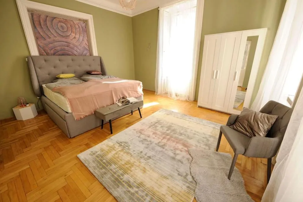 Image 2 of Danubio **** 3 bedrooms – Next to the river