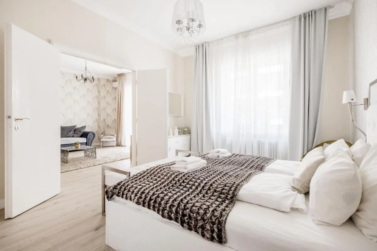 Image 1 of De Luxe 1-bedroom, 2-bathroom Condo in the Center