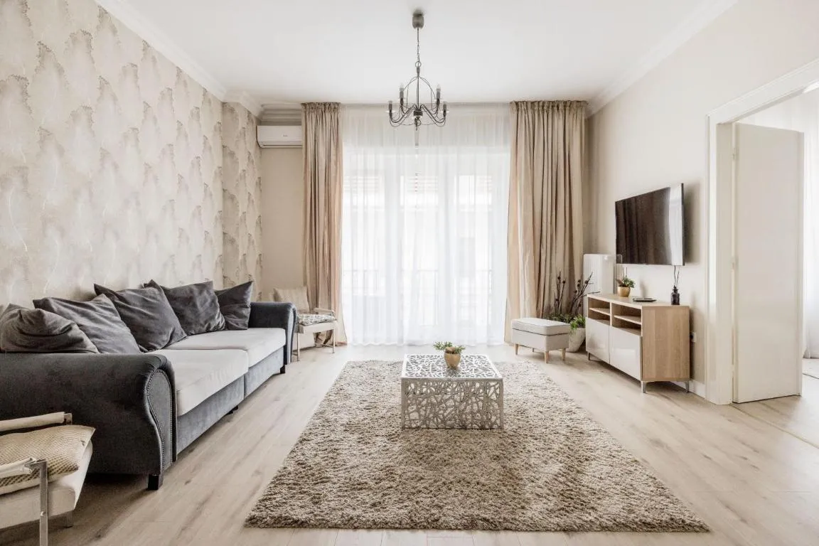 Image of De Luxe 1-bedroom, 2-bathroom Condo in the Center