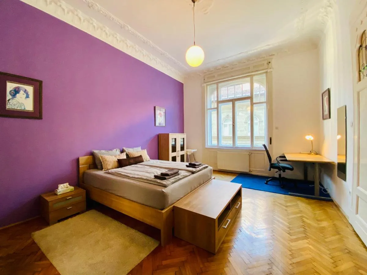 Image 6 of Deco House – Huge central two bedroom
