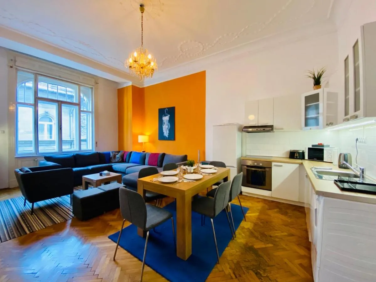 Image 3 of Deco House – Huge central two bedroom