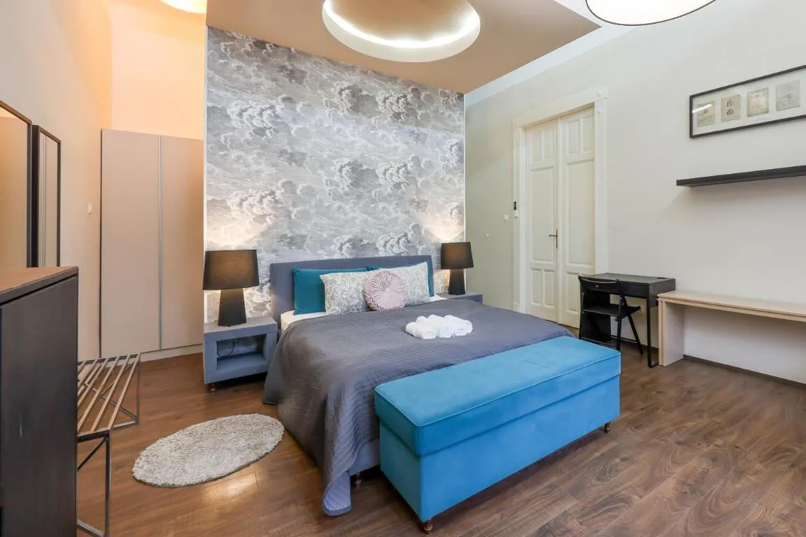 Image of Deluxe Central Apartment with 4BEDRM 2 BATHRM