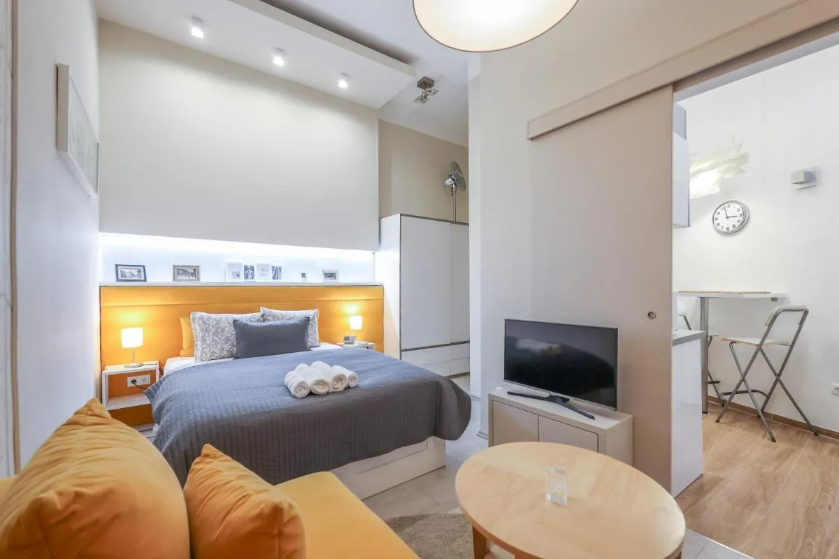 Image 4 of Deluxe Central Apartment with 4BEDRM 2 BATHRM