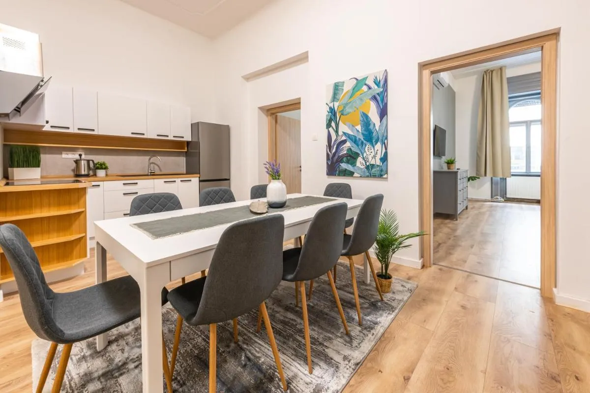 Image 3 of Deluxe Kazincy Apartment in the Heart of Budapest