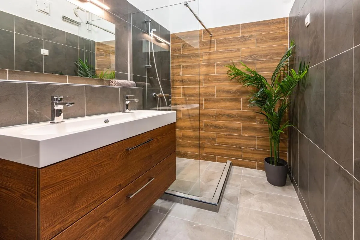 Image 2 of Deluxe Kazincy Apartment in the Heart of Budapest