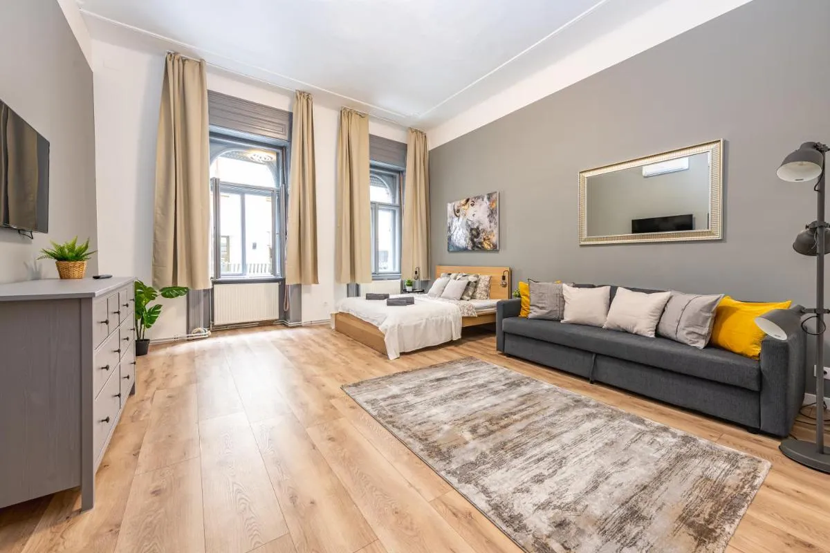 Image 4 of Deluxe Kazincy Apartment in the Heart of Budapest