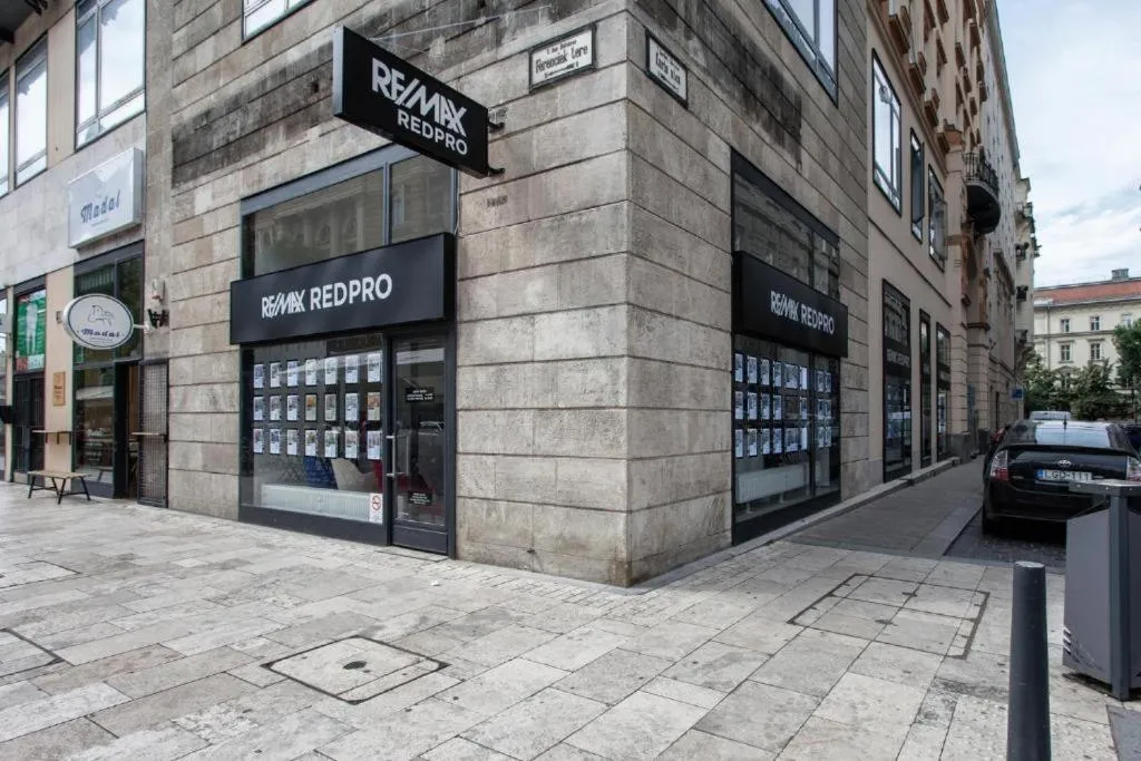 Image 5 of Deluxe Quentin Home next to the Fashion Street