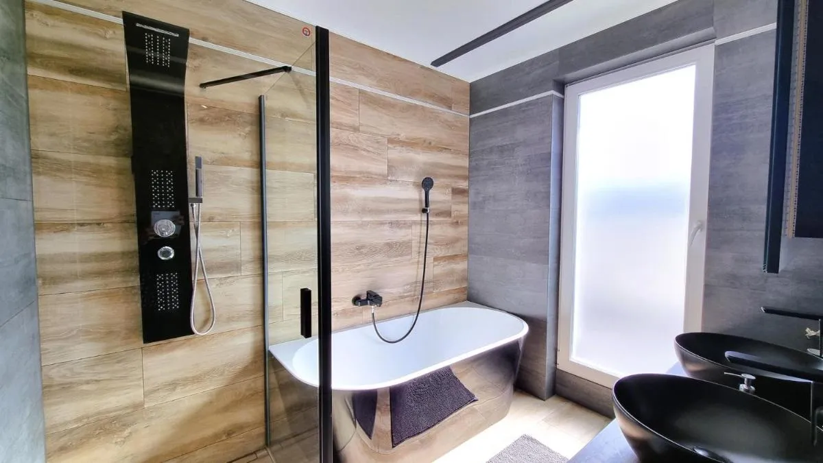 Image 2 of Diamond Luxury Apartment