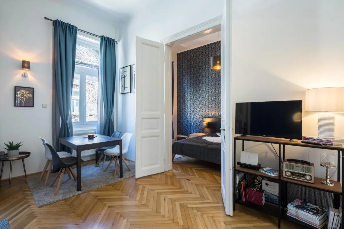 Image 4 of Double Blue Apartment in Budapest Downtown