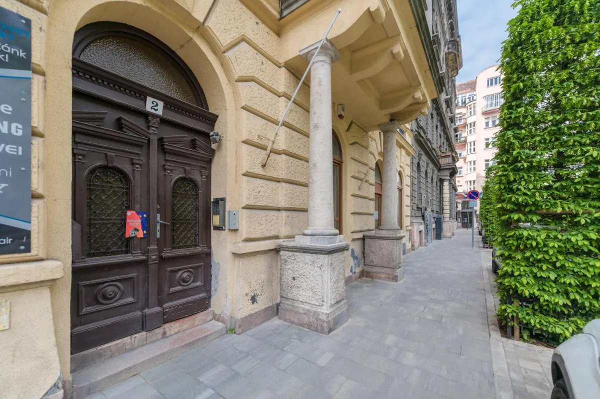Image 5 of Downtown Heart 3bdr Jokai square AC