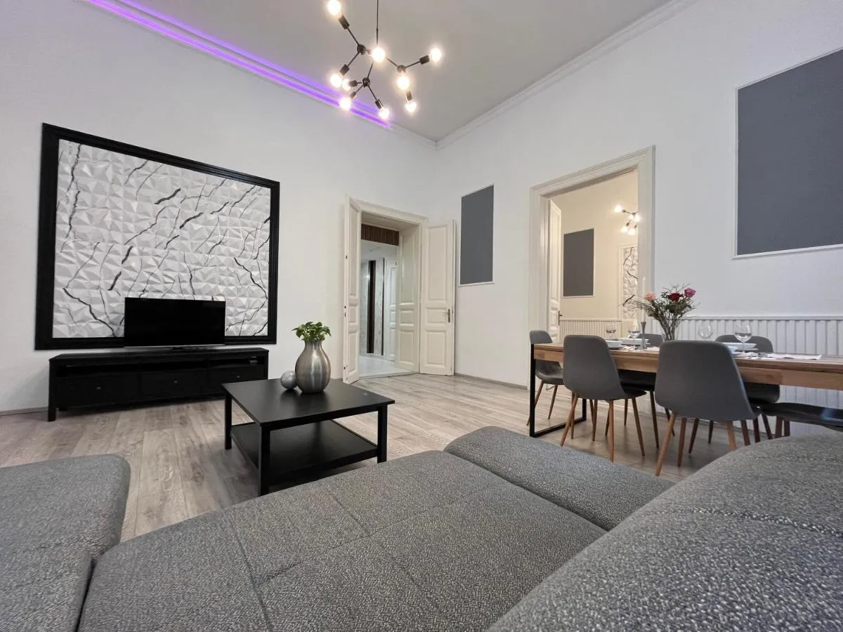 Image 4 of E 37 Downtown Apartments whit Garage opcional