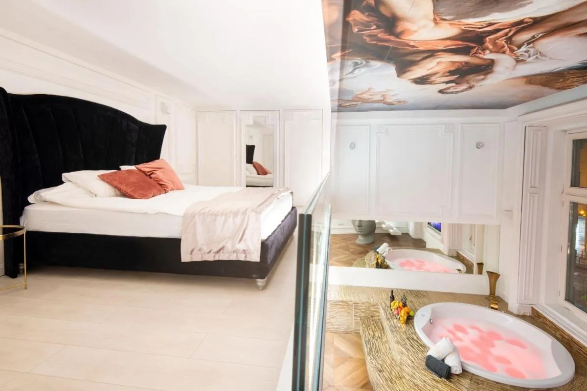 Image 6 of ENZO CAPO VIP suite