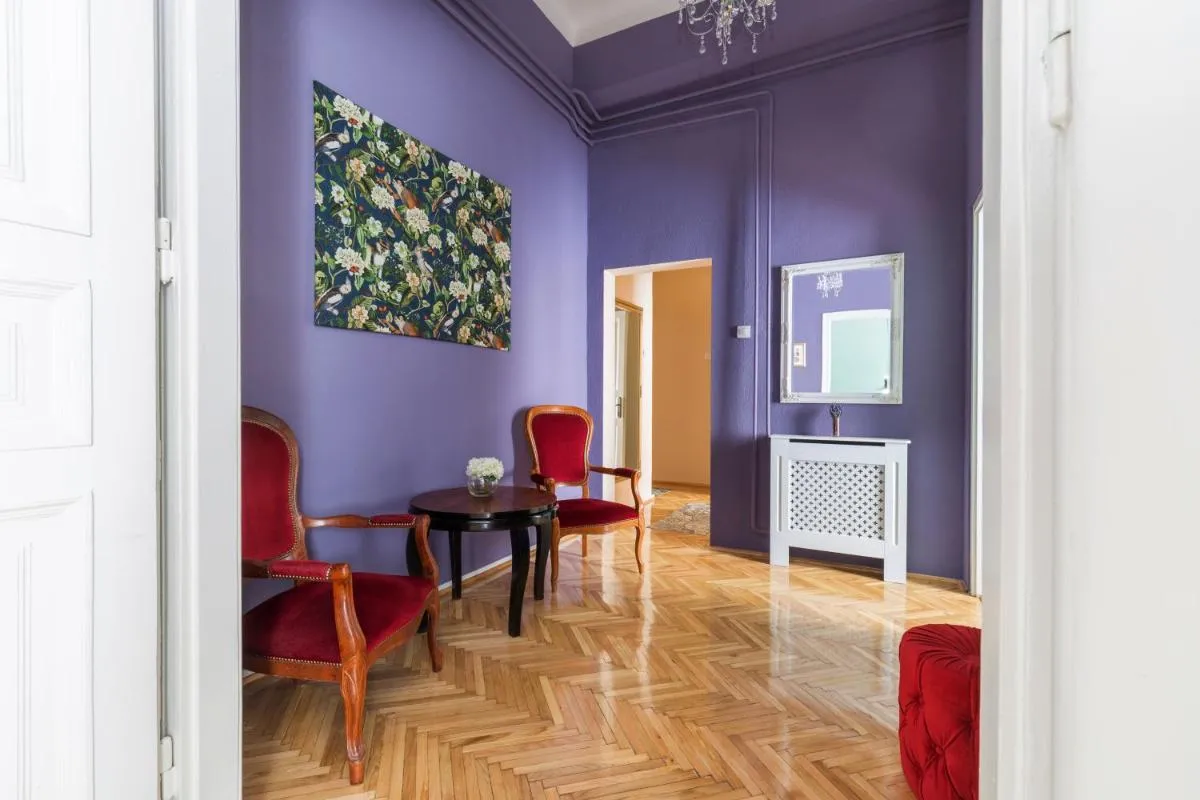Image 2 of Eclectic Luxury & Spacious 2BR AC Apt in Center