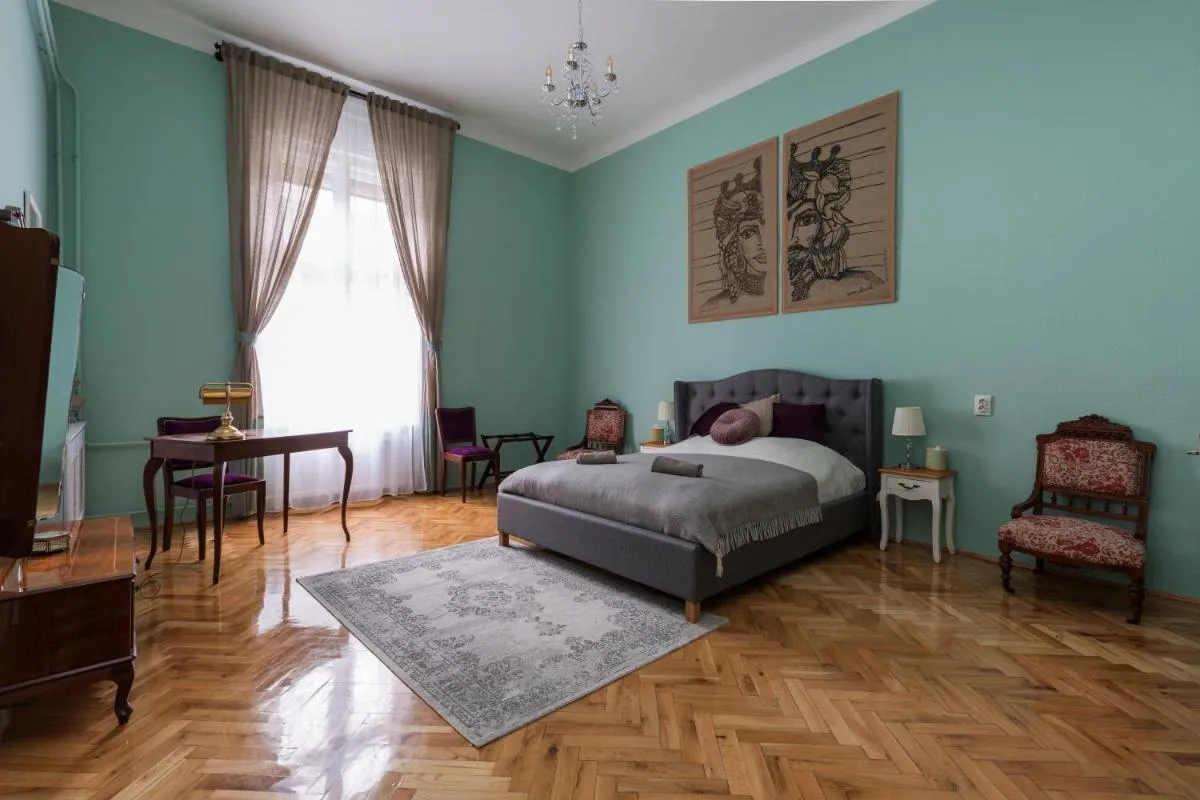 Image 6 of Eclectic Luxury & Spacious 2BR AC Apt in Center