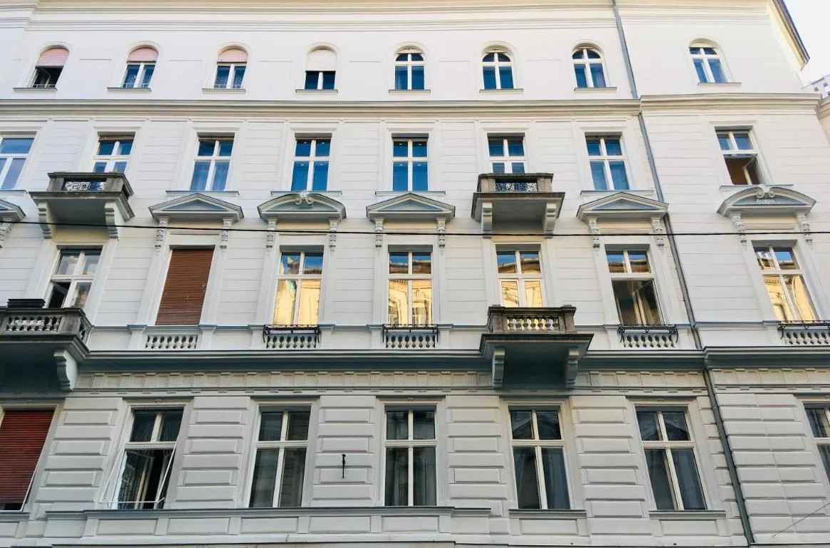 Image of Eclectic Luxury & Spacious 2BR AC Apt in Center
