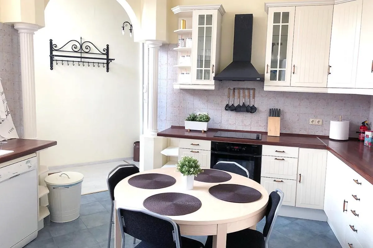 Image 4 of Elegant 125m2 apartment in center of Budapest