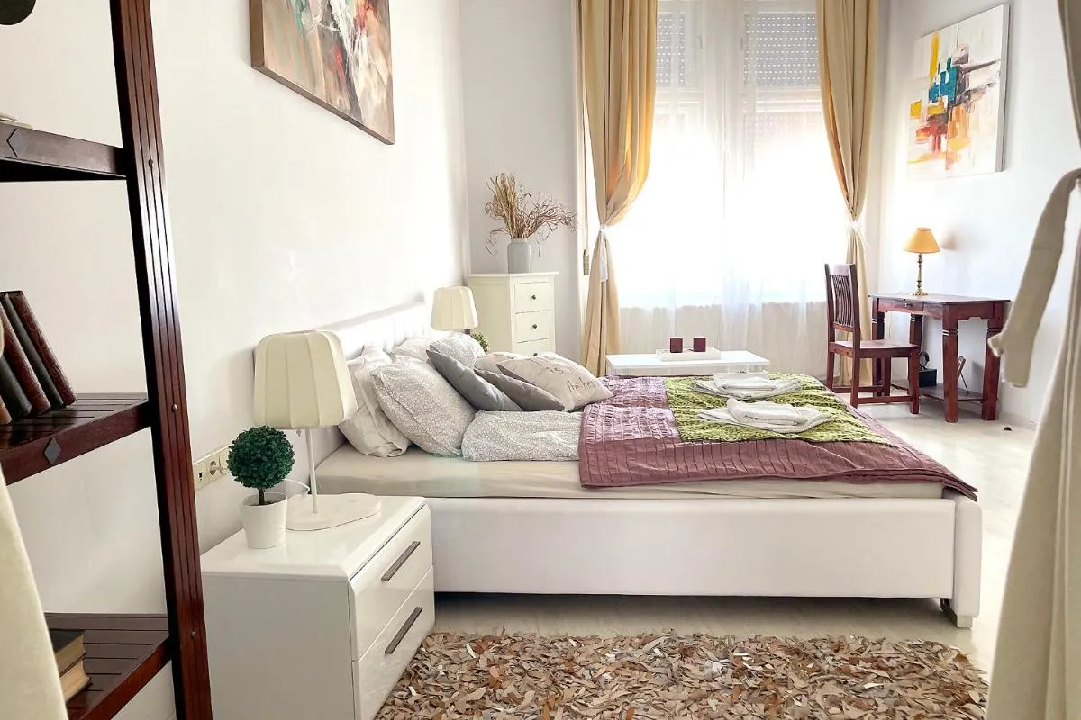 Image 1 of Elegant 125m2 apartment in center of Budapest