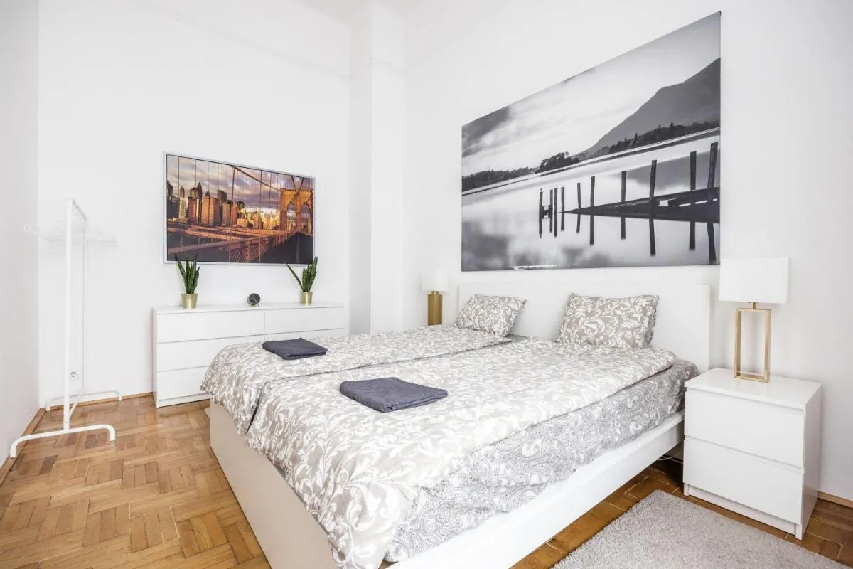 Image 1 of Elegant Apartment in Super Central Location