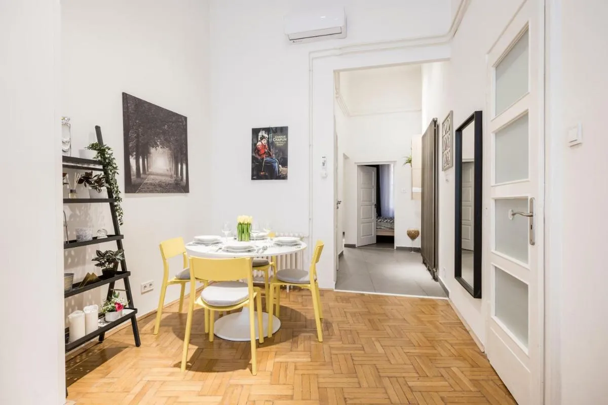 Image 2 of Elegant Apartment in Super Central Location