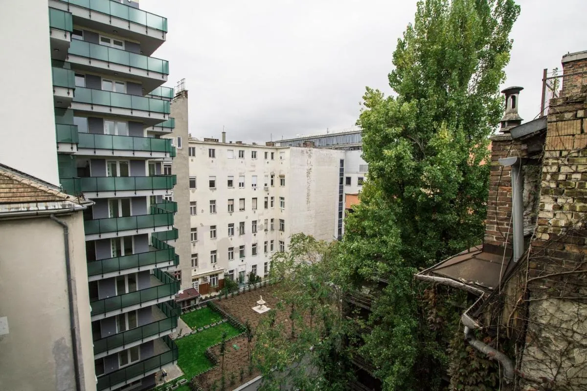 Image 5 of Emerald Apartment