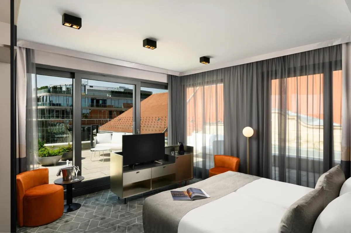 Image 1 of Emerald Hotel by Continental Group
