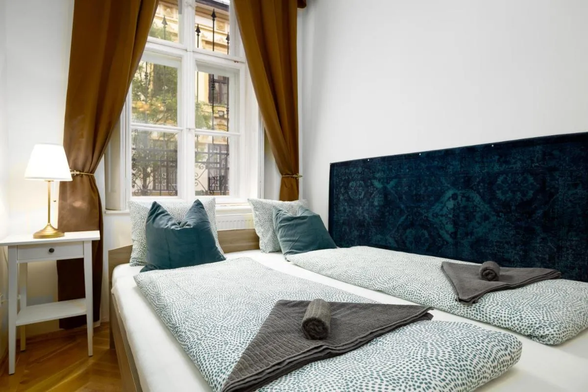Image 1 of Emerald Suite at Budapest