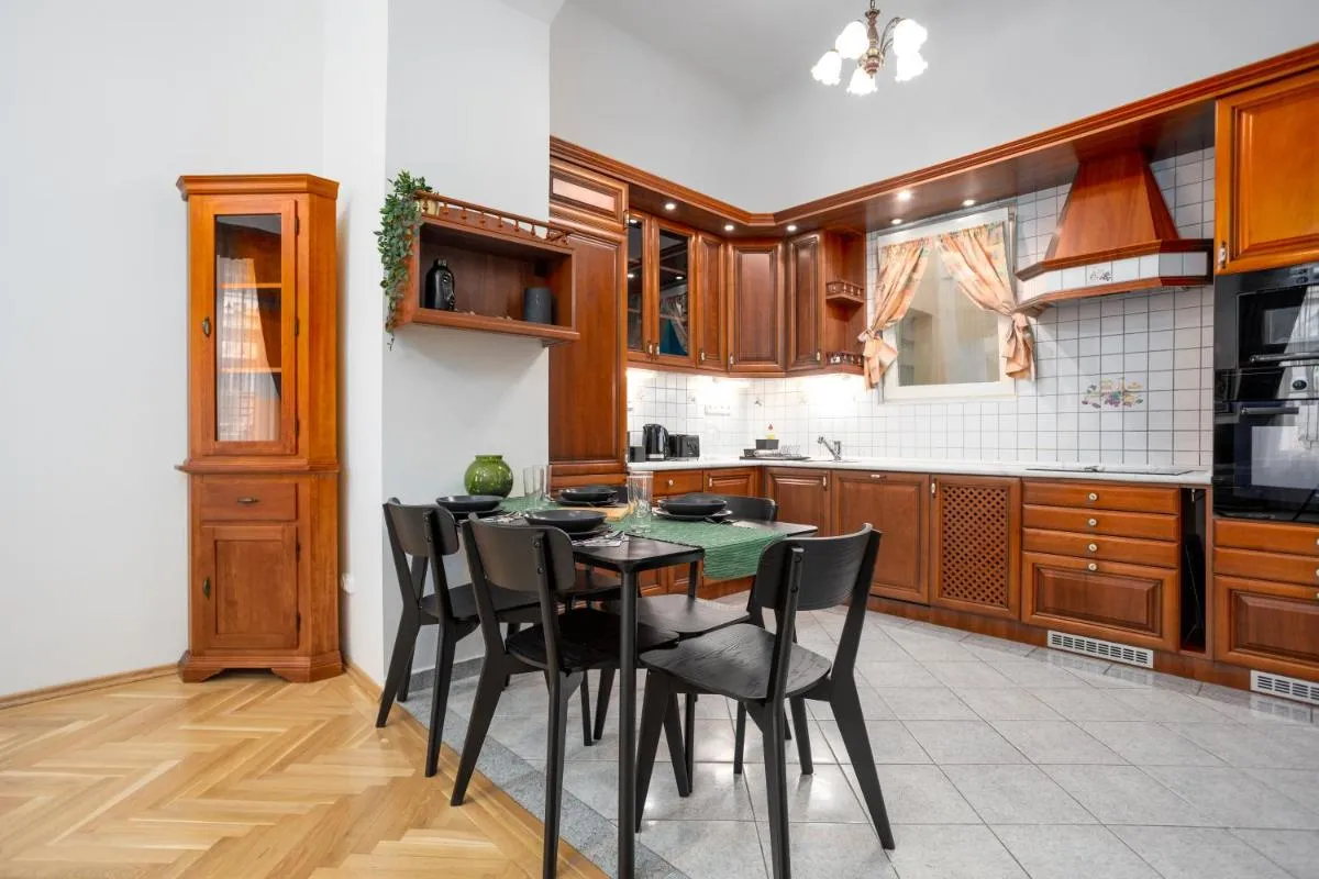 Image 3 of Emerald Suite at Budapest