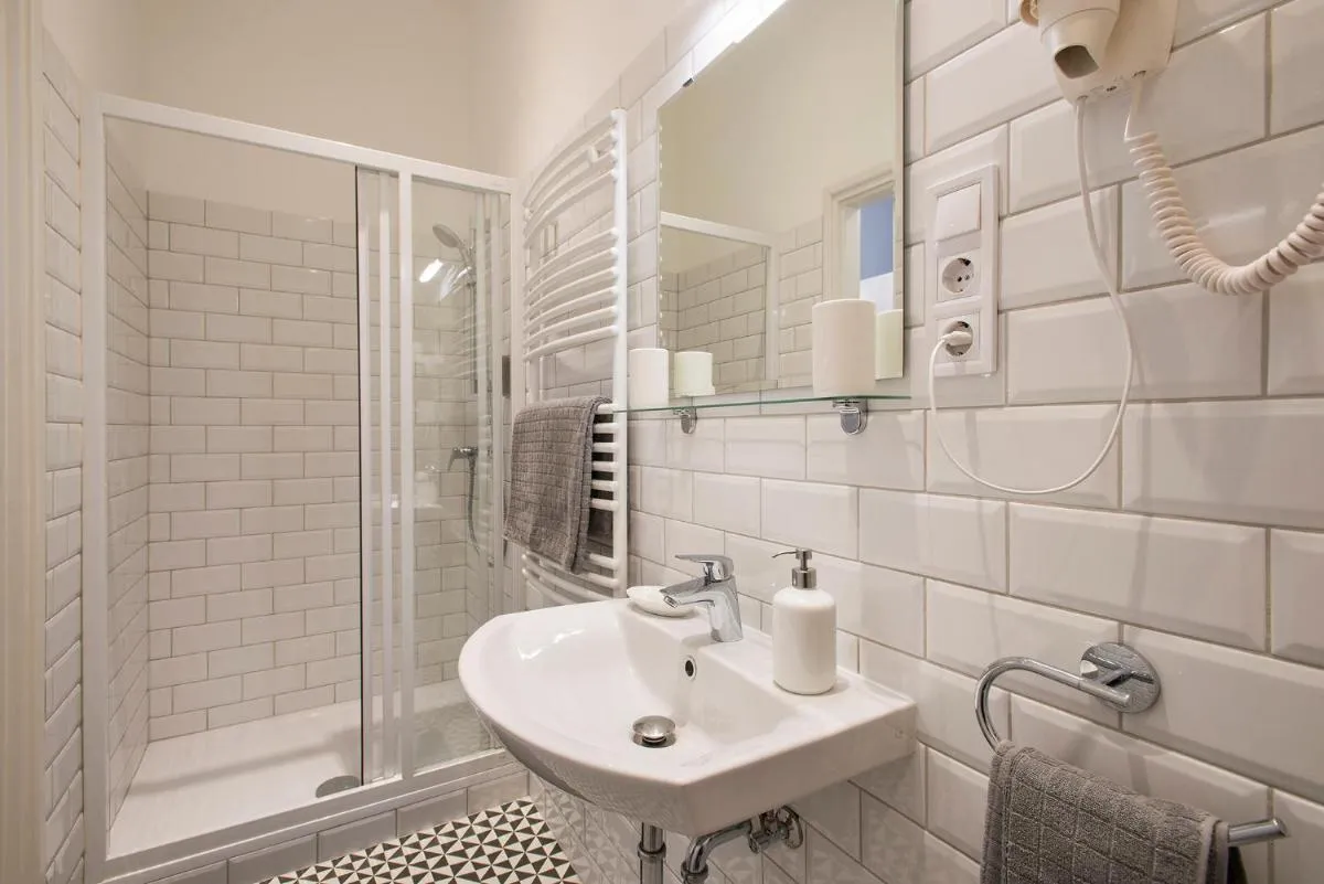 Image 2 of Engel Apartman