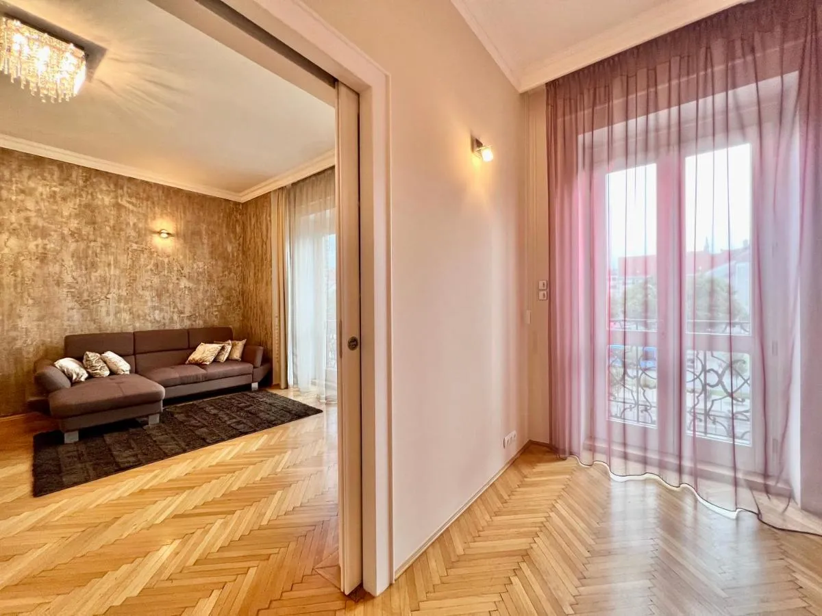Image 6 of Exclusive Colourful Flat in the city