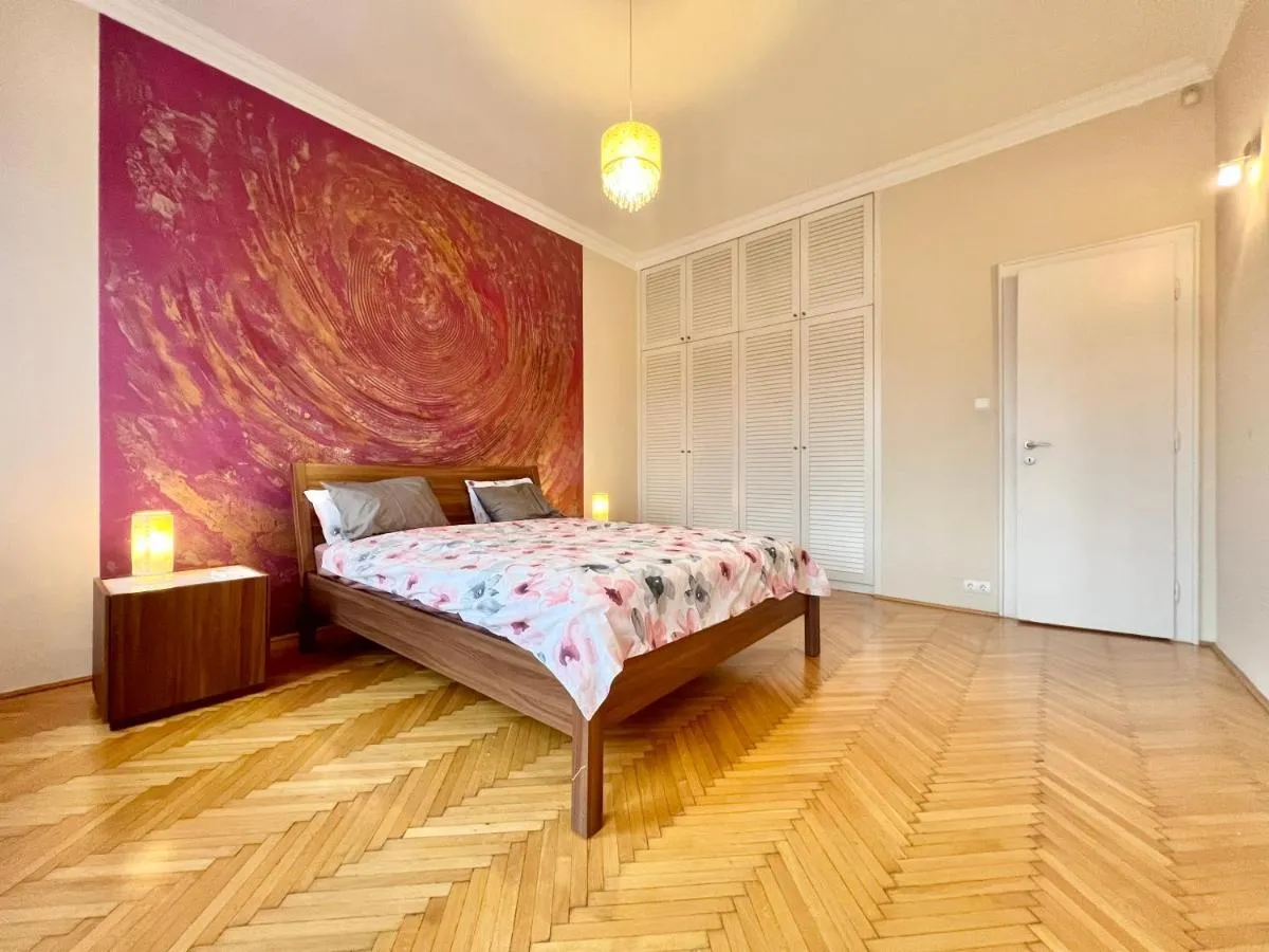 Image 4 of Exclusive Colourful Flat in the city