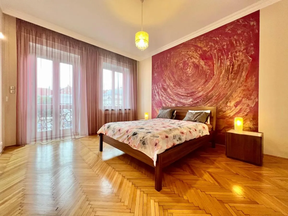 Image 3 of Exclusive Colourful Flat in the city