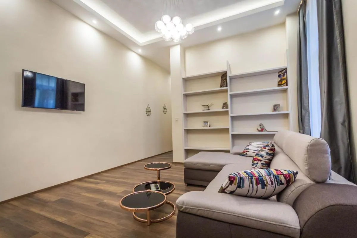 Image 4 of Fashion Street Apartments