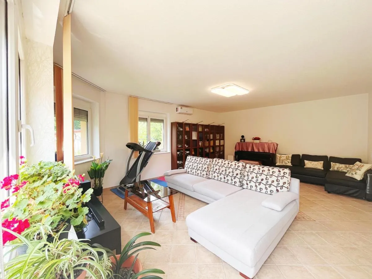 Image 2 of Garden villa