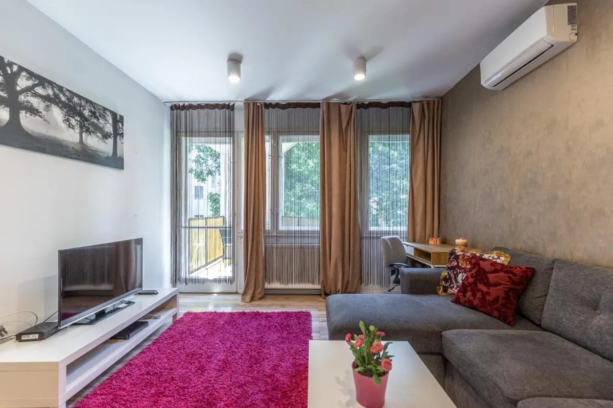 Image 2 of Gems of Budapest – Ruby Unit