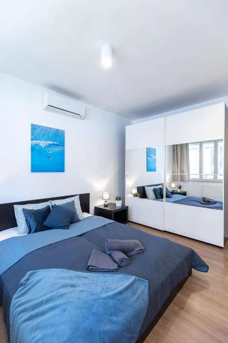 Image 3 of Gems of Budapest – Sapphire Suite
