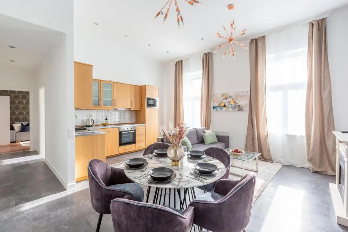 Image of Glorious Central Apartment next to the New York Café